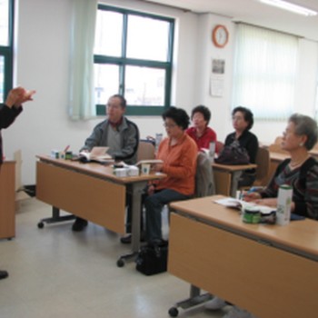 노인자원봉사대 발마사지단 첫 수업 이미지