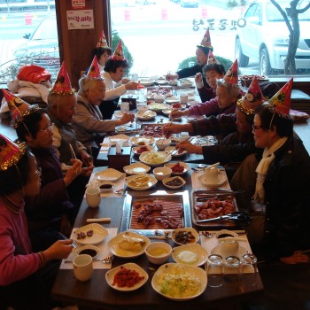 독거 노인 어르신 생신잔치 이미지