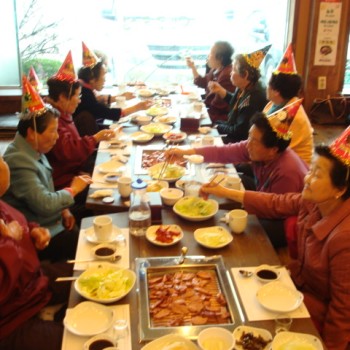 저소득 독거어르신 생신잔치 이미지