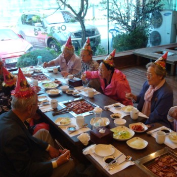 저소득 홀몸어르신 생신잔치 진행 이미지